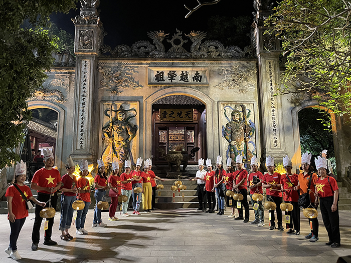 Trải nghiệm tour đêm đền Hùng. Ảnh: Bùi Thuận